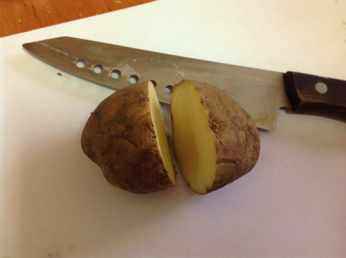 ジャガイモをカット